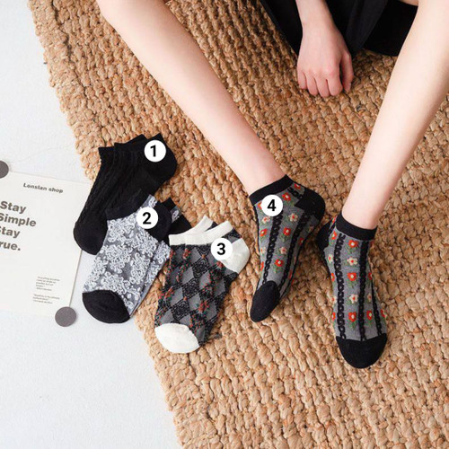 جوراب مچی گل برجسته زنانه مشکی